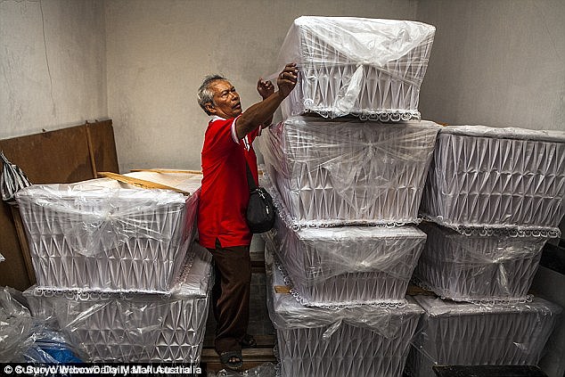 Kayu Nisan `29.04.15` dan `RIP` Konfirmasi Eksekusi Mati Rabu Dini Hari